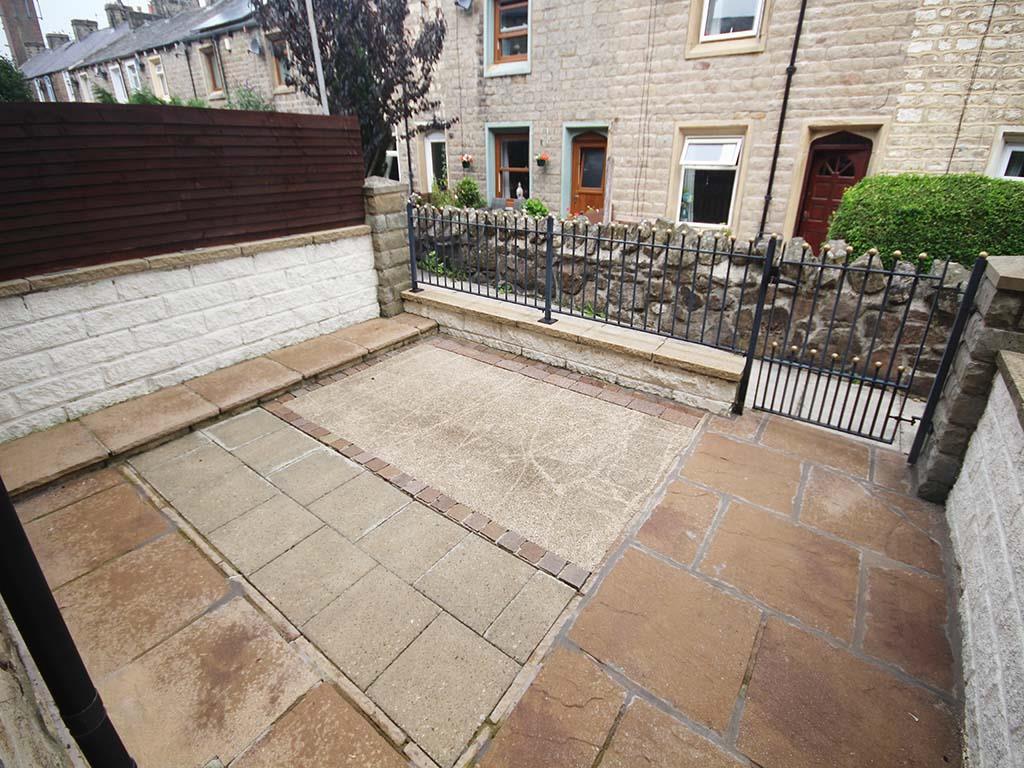 3 bedroom mid terrace house To Let in Barnoldswick - IMG_6876.jpg